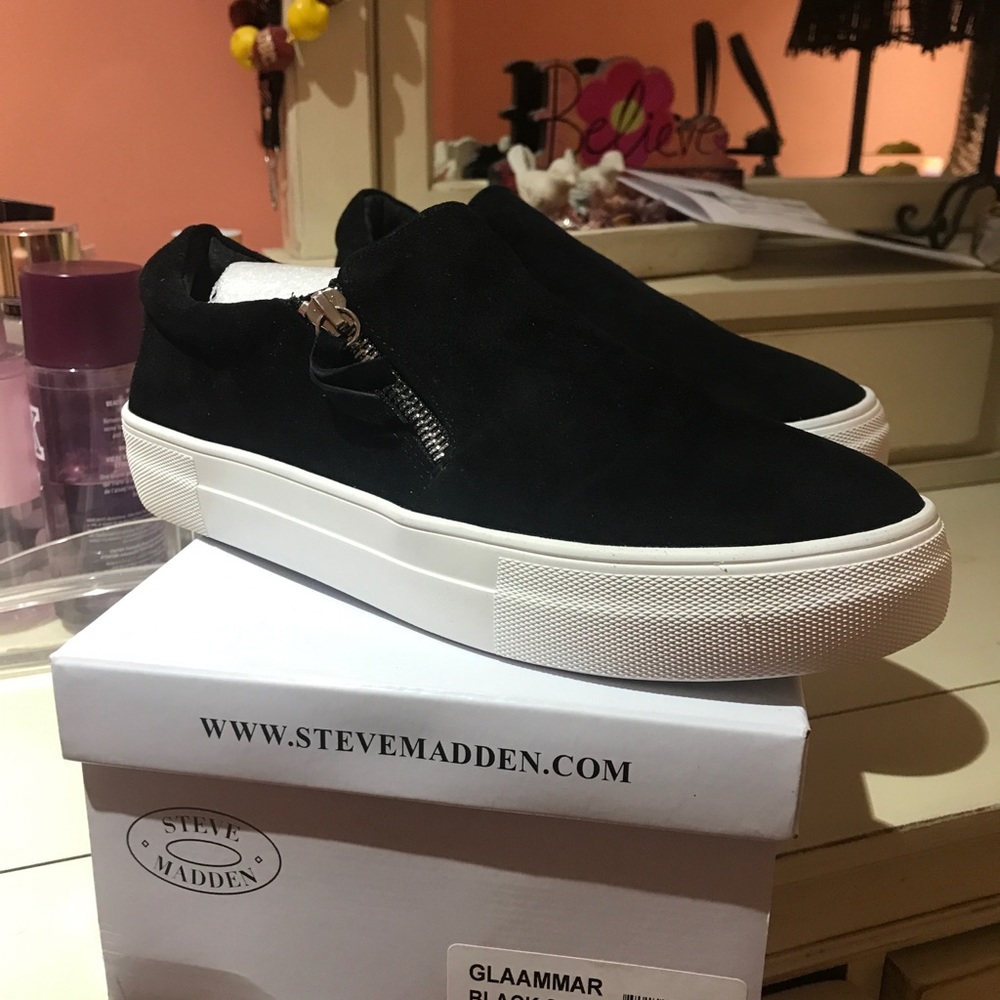 Steven madden black slip Ons